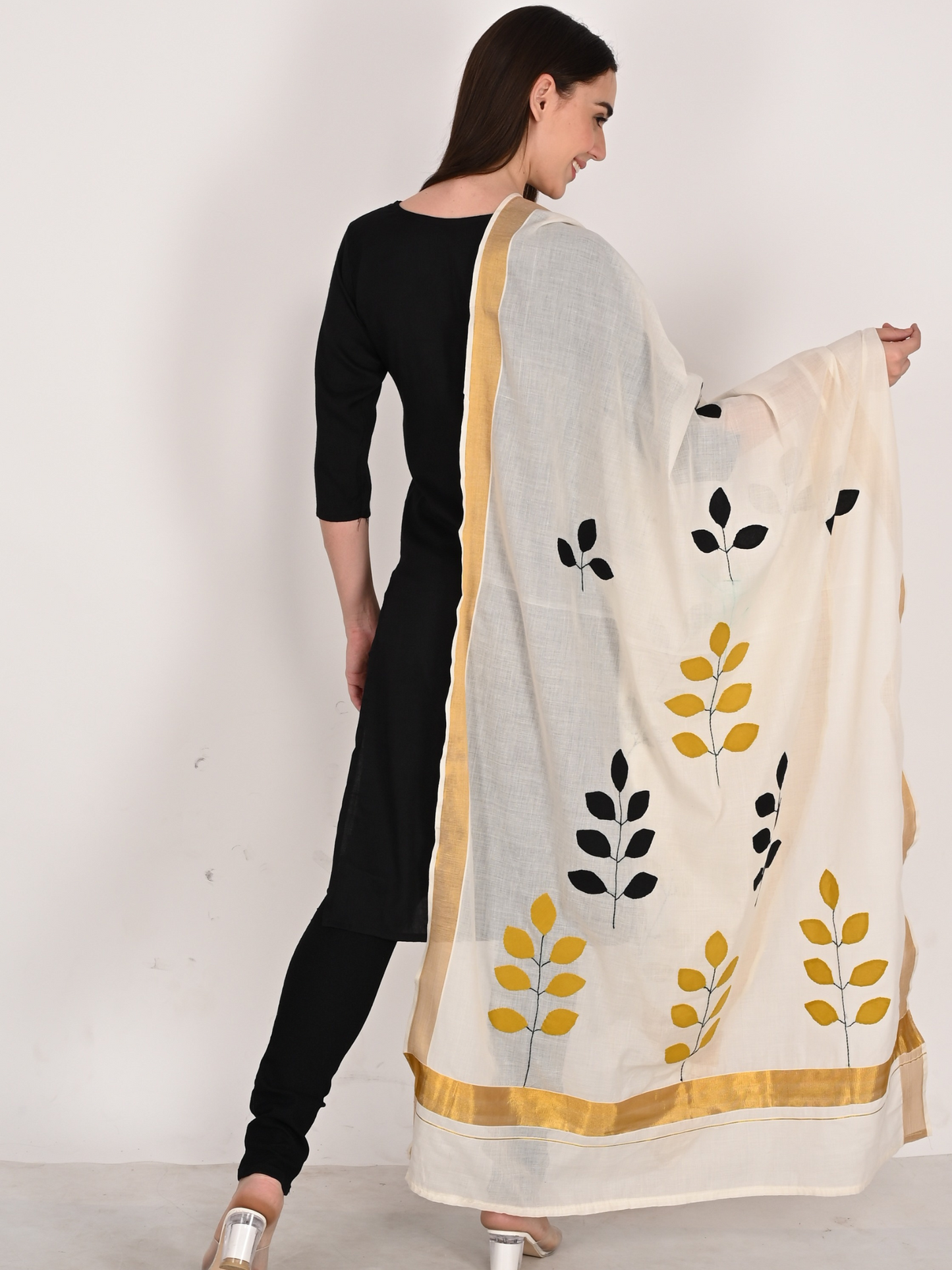 Handmade Cotton Dupatta – 2.5 Meter Applique Patchwork with Leaf Motifs & Golden Border